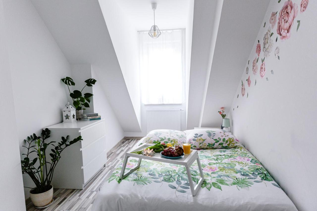 Apartament W Centrum Ustrzyki Dolne Bagian luar foto